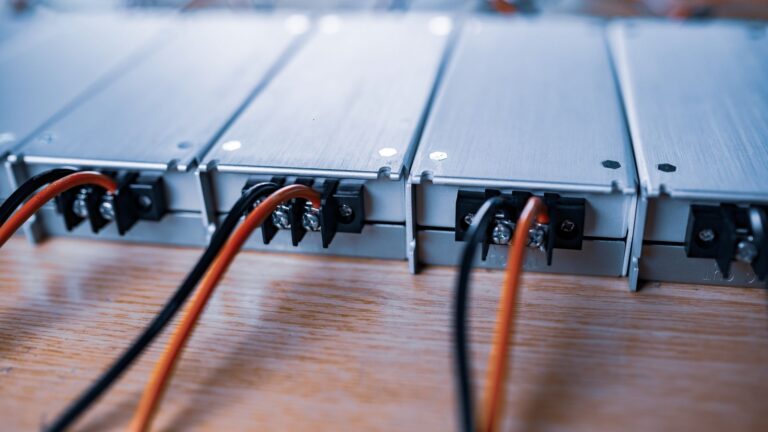 What is the Difference Between AC & DC Currents?