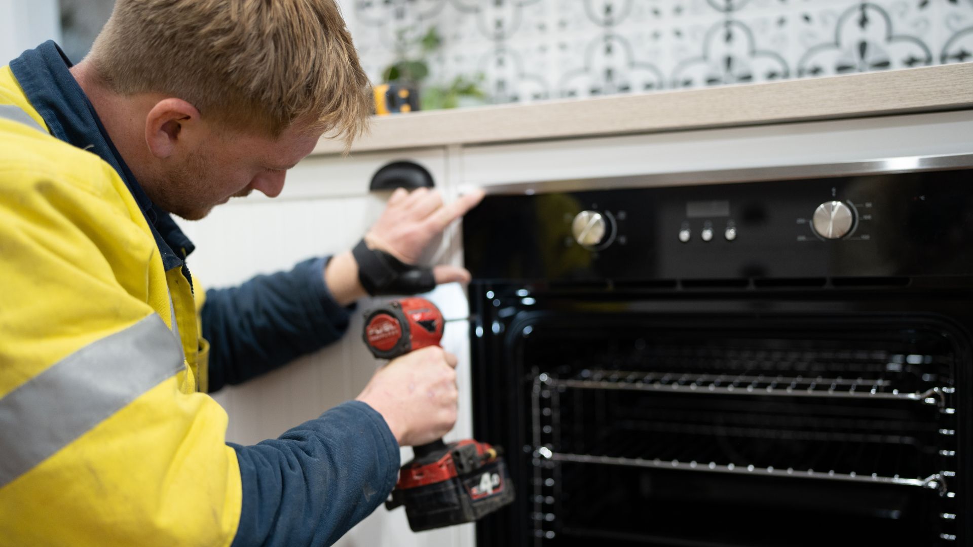 wollongong electrician installing a dishwasher