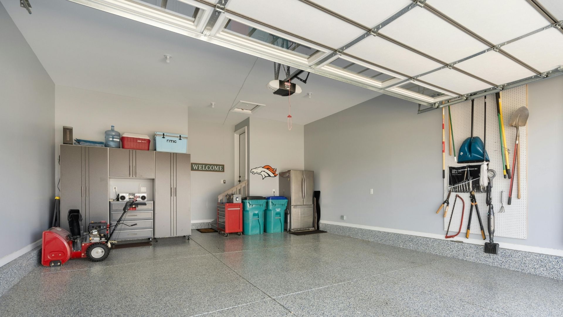 powerpoints in a garage